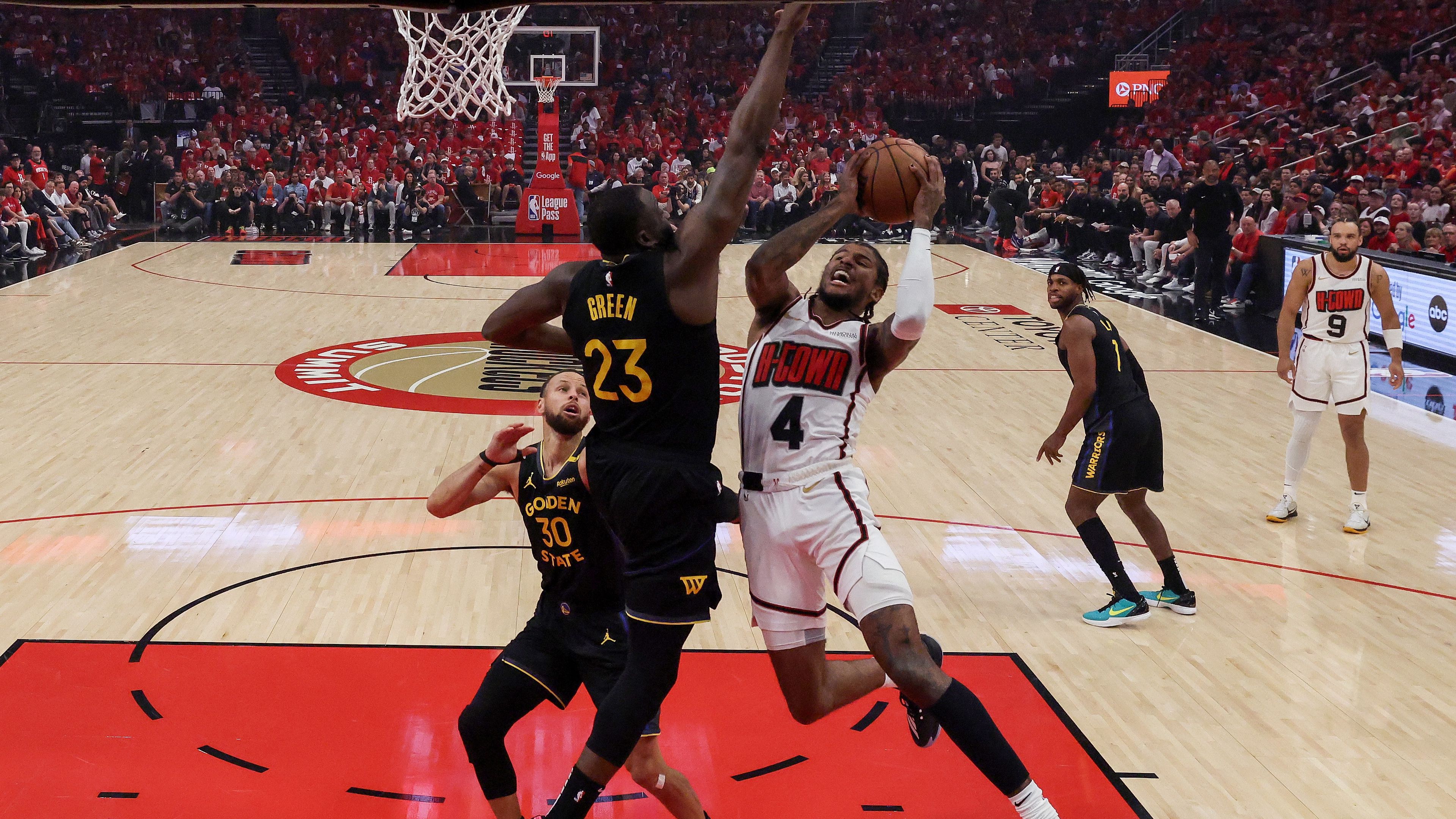 Továbbjutott a Golden State; meglepetés Clevelandben – videóval
