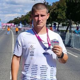 Félmaratont futott és futballozik a lábát vesztő pályabíró