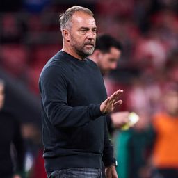 Hansi Flick rendkívüli gesztust tett a stábja felé