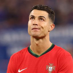 Meglepő, kit vígasztalt Cristiano Ronaldo az Eb-kiesés után...