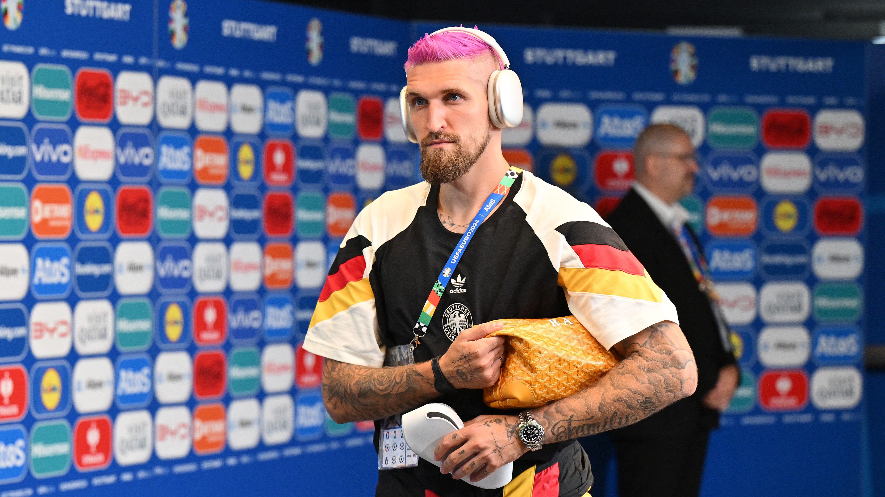 Menő vagy inkább röhejes? Rózsaszín hajat villantott a németek játékosa