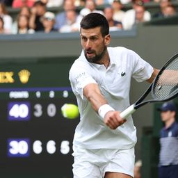 Sinner és Djokovics továbbjutott; a női címvédő pedig kiesett Wimbledonban