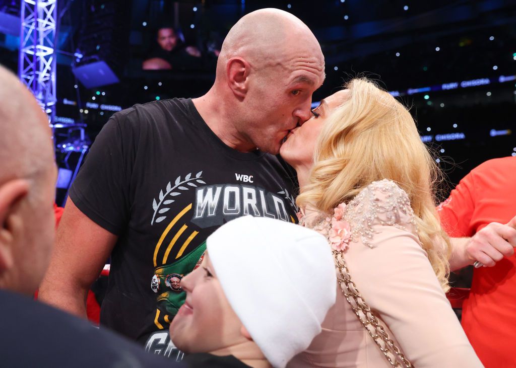 Mit szólnak majd az arabok, ha a a Cigánykirály a rijadi ringben is csókolózni kezd a feleségével? (Fotó: Getty Images)
