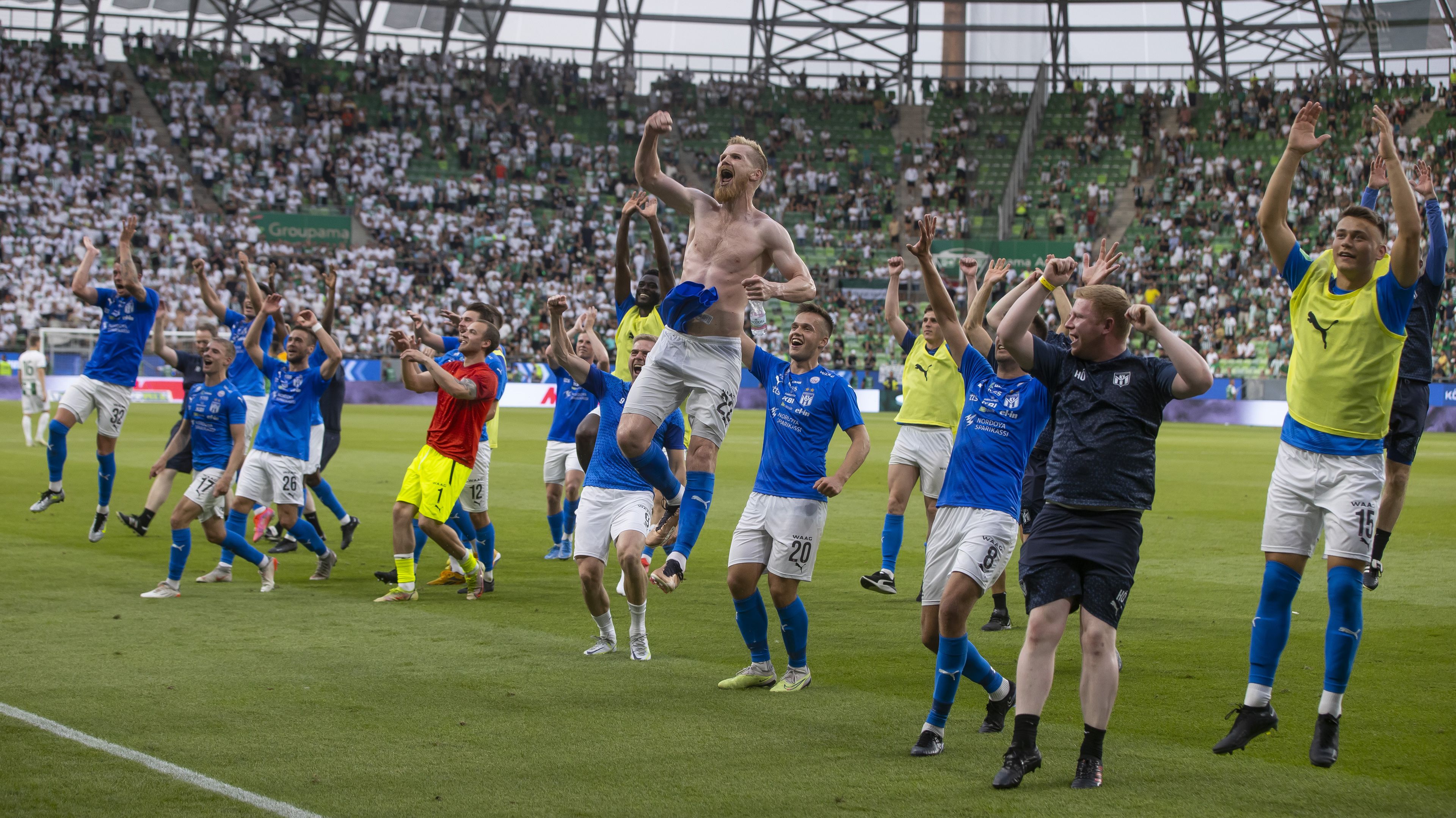 Ezekre a képsorokra nem szívesen emlékeznek vissza a Fradi-drukkerek (Fotó: Blikk)