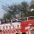 Videó: Kis híján tragédiával végződött a bajnokcsapat ünneplése