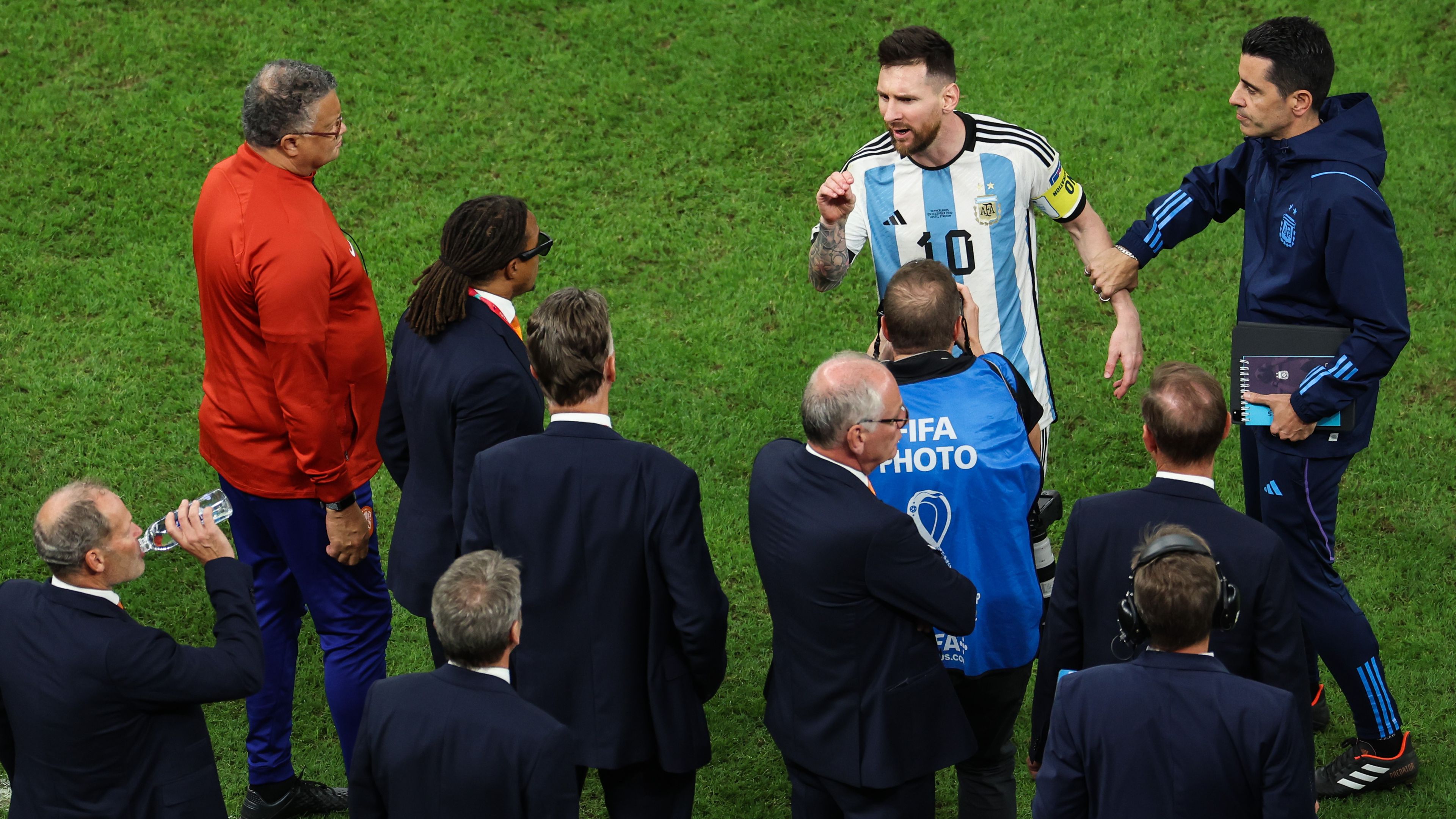 Nagy volt a feszültség a holland válogatott és Lionel Messi között
