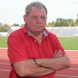 A 60 éves Kiprich József: „Szeretnék még egyszer leülni a Tatabánya kispadjára”