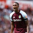 Az Aston Villa védője bár nem érti, de kritizálja az UEFA pénzügyi szabályozását