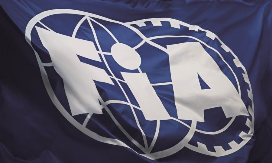 Hétfőre halasztotta a döntést a FIA a Red Bull ügyében