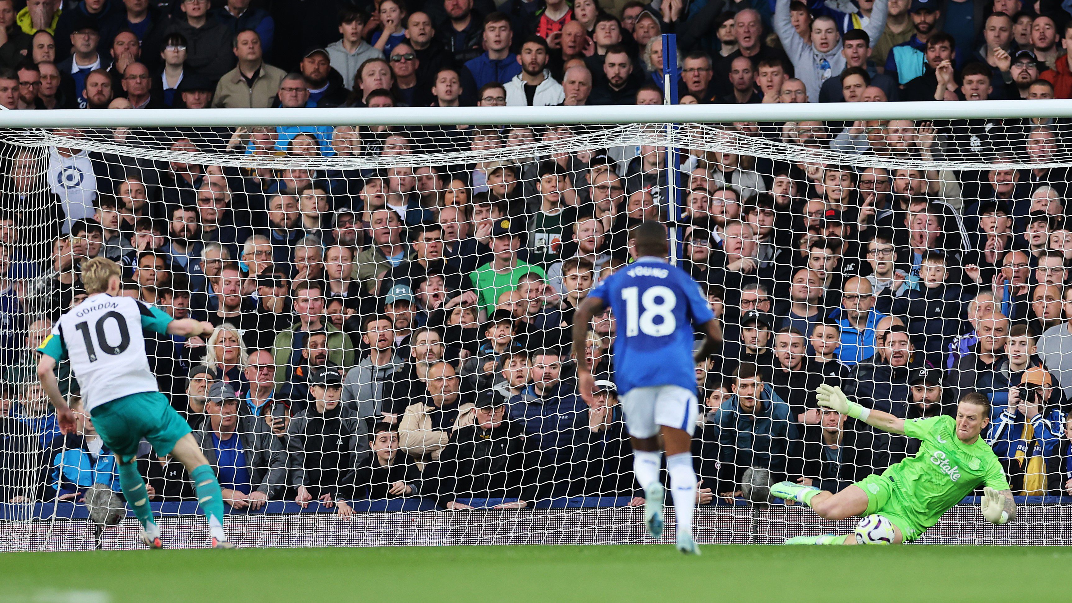 Jordan Pickford maradt higgadtabb