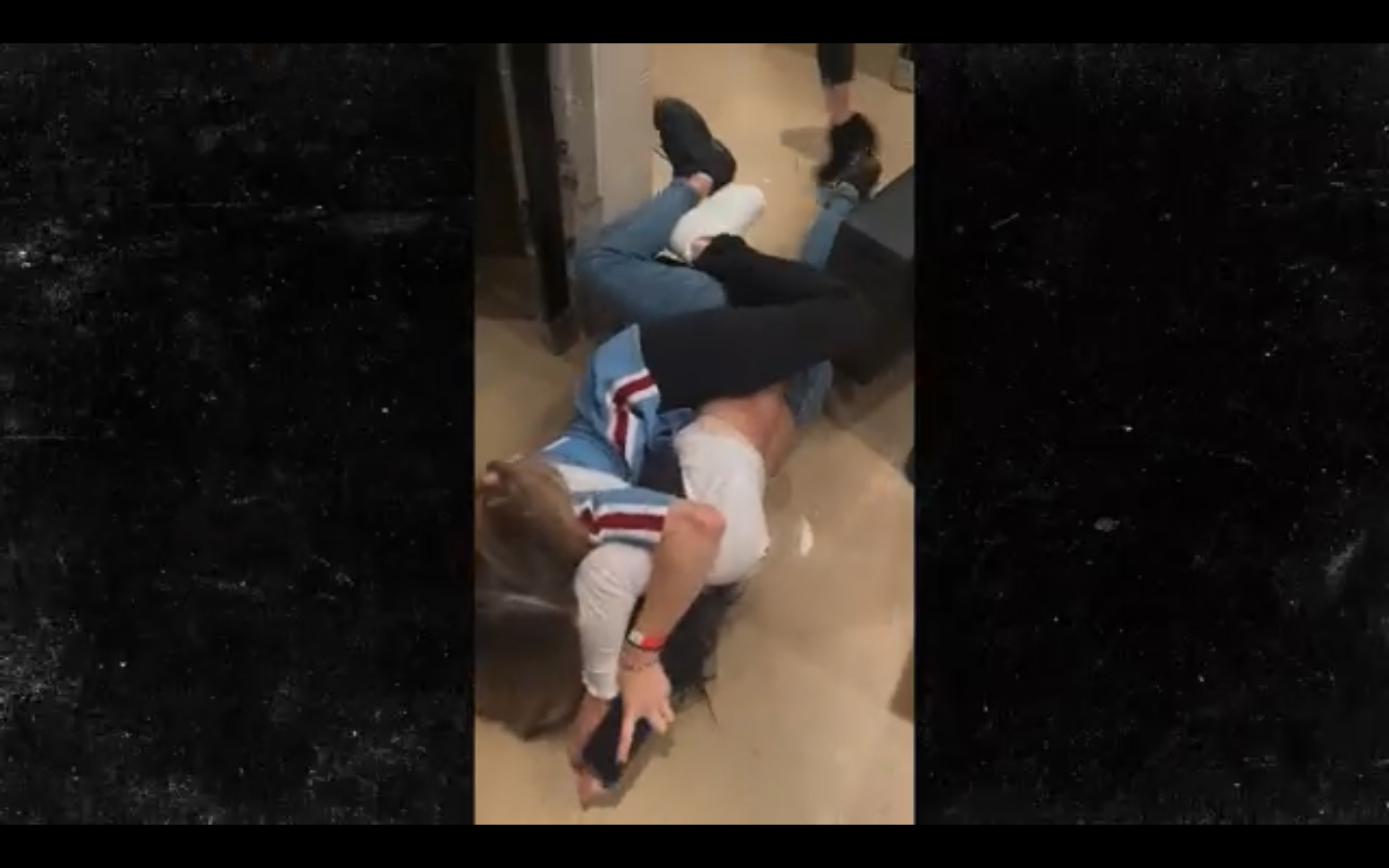 VIDEÓ: részeg nők verekedtek a mosdóban a meccs közben