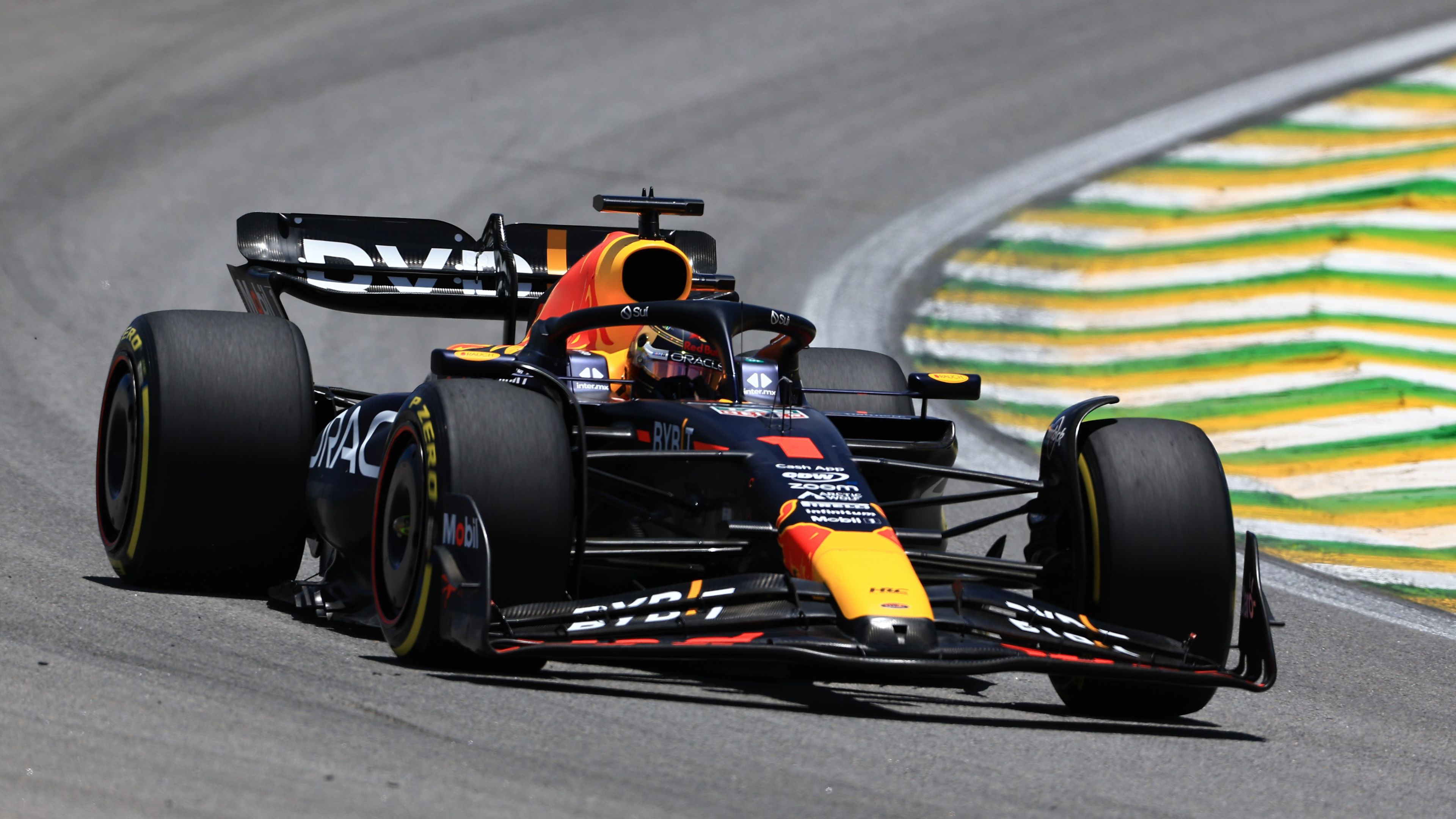 F1-hírek: óriási csata a harmadik helyért, Max Verstappen nyert Brazíliában