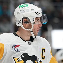 Crosby jubilált az NHL-ben, csapata tíz góllal köszöntötte