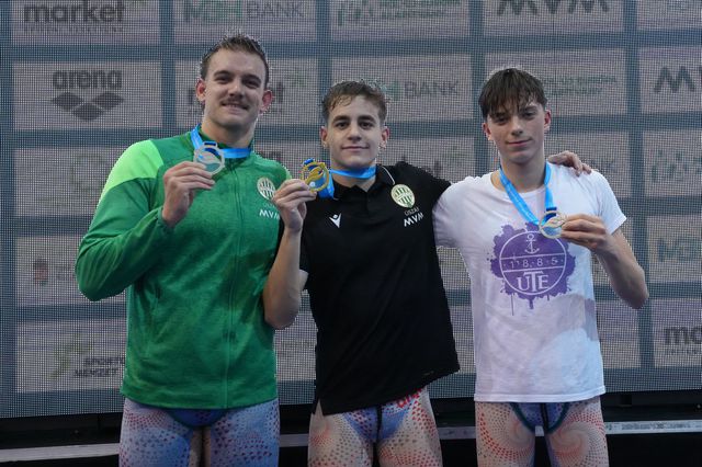 Az 1500-as dobogó (Fotó: www.facebook.com/uszoszovetseg)