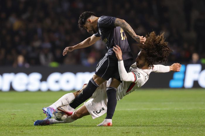 A spanyol védő becsúszása után kellett lecserélni az FTC-vel magyar bajnokságot nyert focistát. Fotó: Getty Images