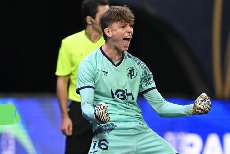 A 18 éves magyar kapus lett a meccs hőse. Fotó: Puskás Akadémia