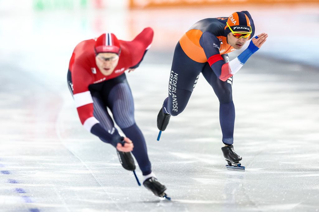 A norvég Holmefjord Lorentzen és a holland Kai Verbij küzdelme a gyorskorcsolya Eb nyitónapján (Fotó: Gety Images)