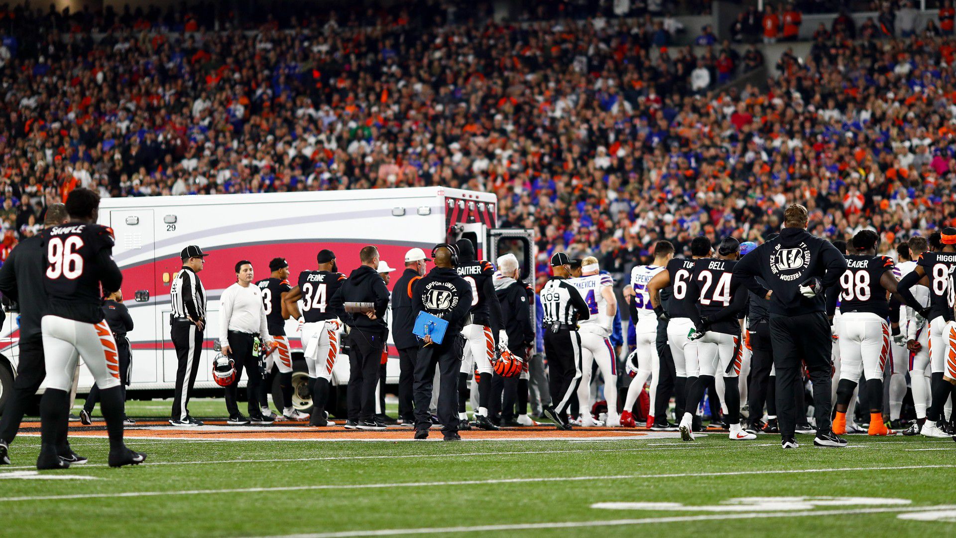 Nem játsszák le a szívleállás miatt félbeszakított NFL-meccset
