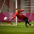 Hetekre kidőlt a Bayern München kapusa