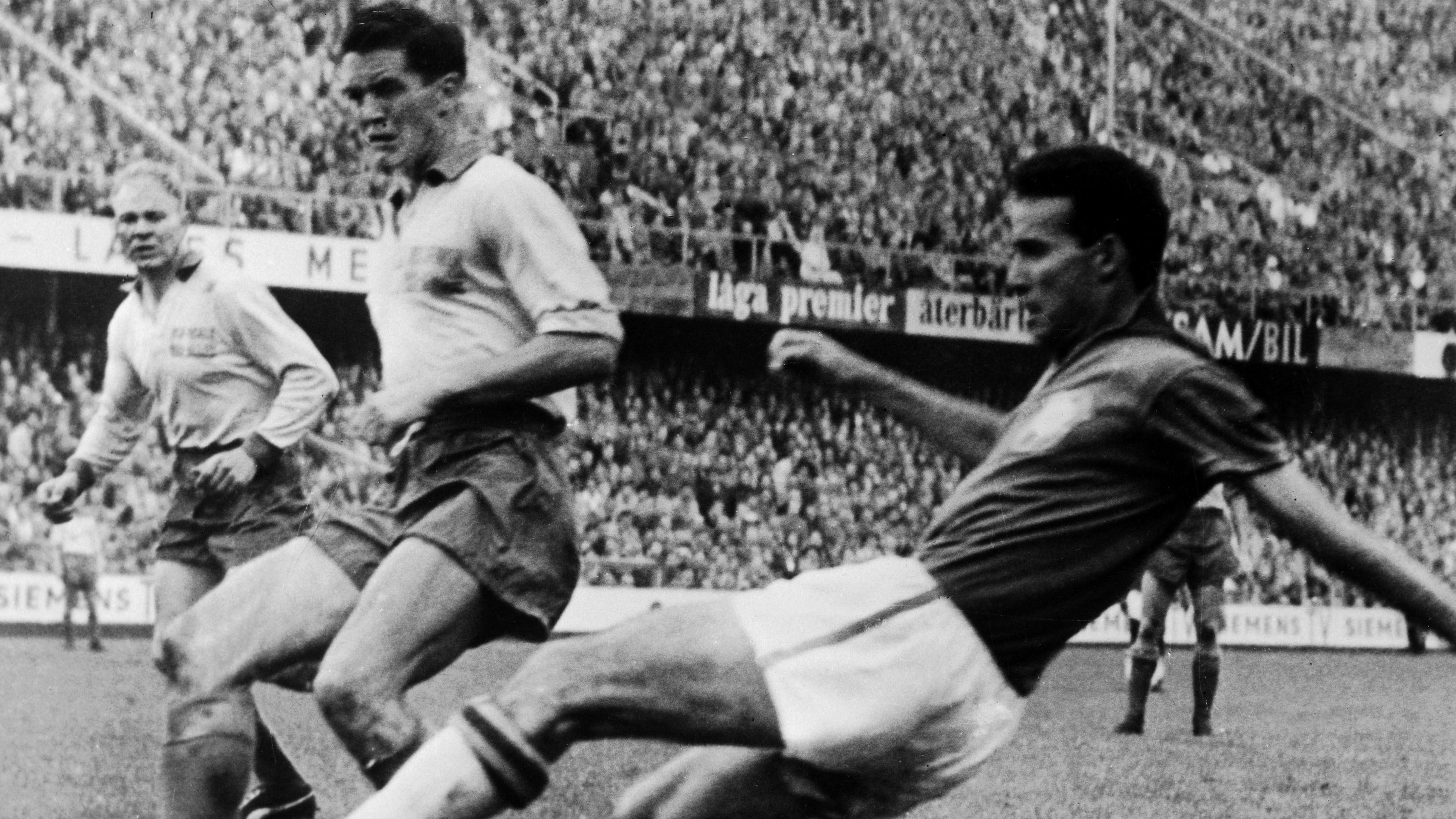 Az 1958-as, Svédország elleni vb-döntőben (jobbra)