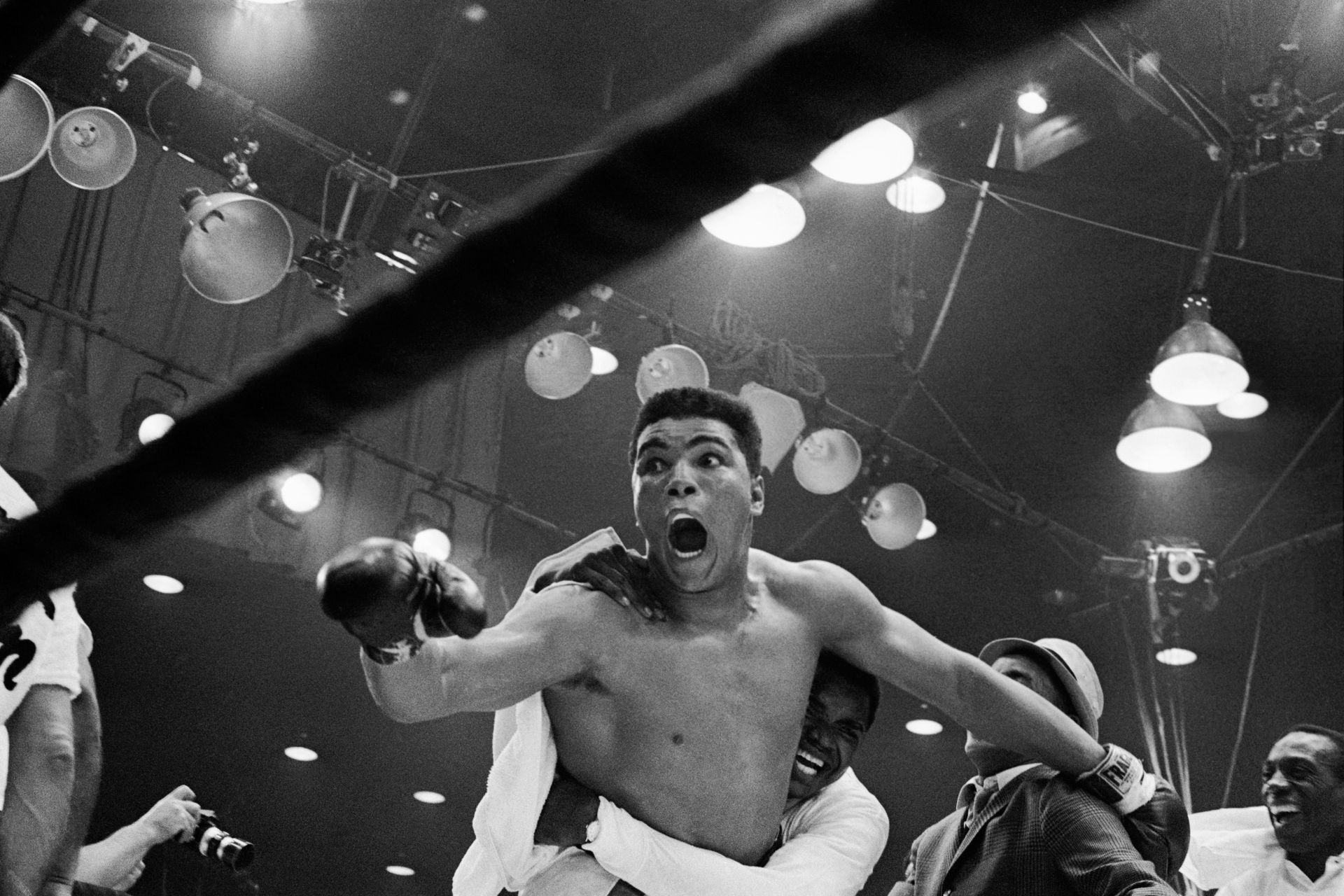 Ali ilyen visszafogottan ünnepelte Sonny Liston elleni kiütéses győzelmét (Fotó: Getty Images)