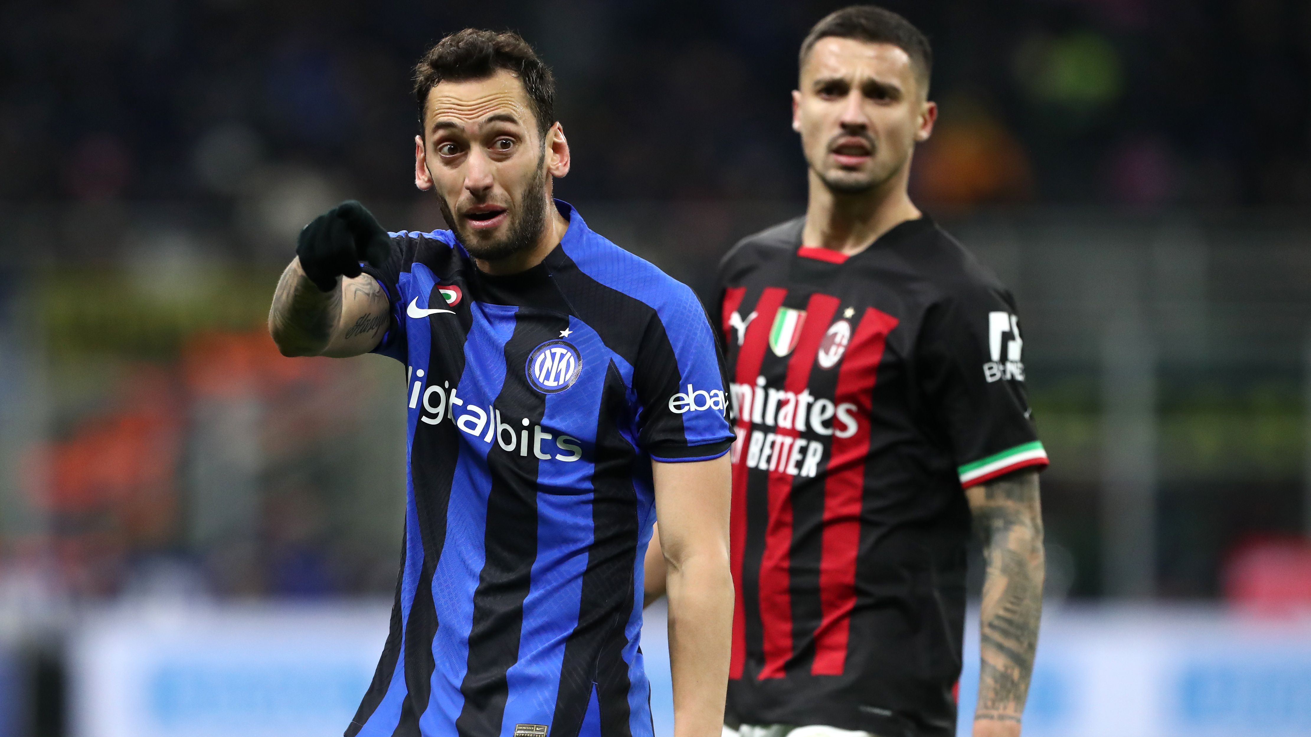 Volt játékosukat szidták a Milan-drukkerek a derbin, aztán jött a feketeleves – képpel
