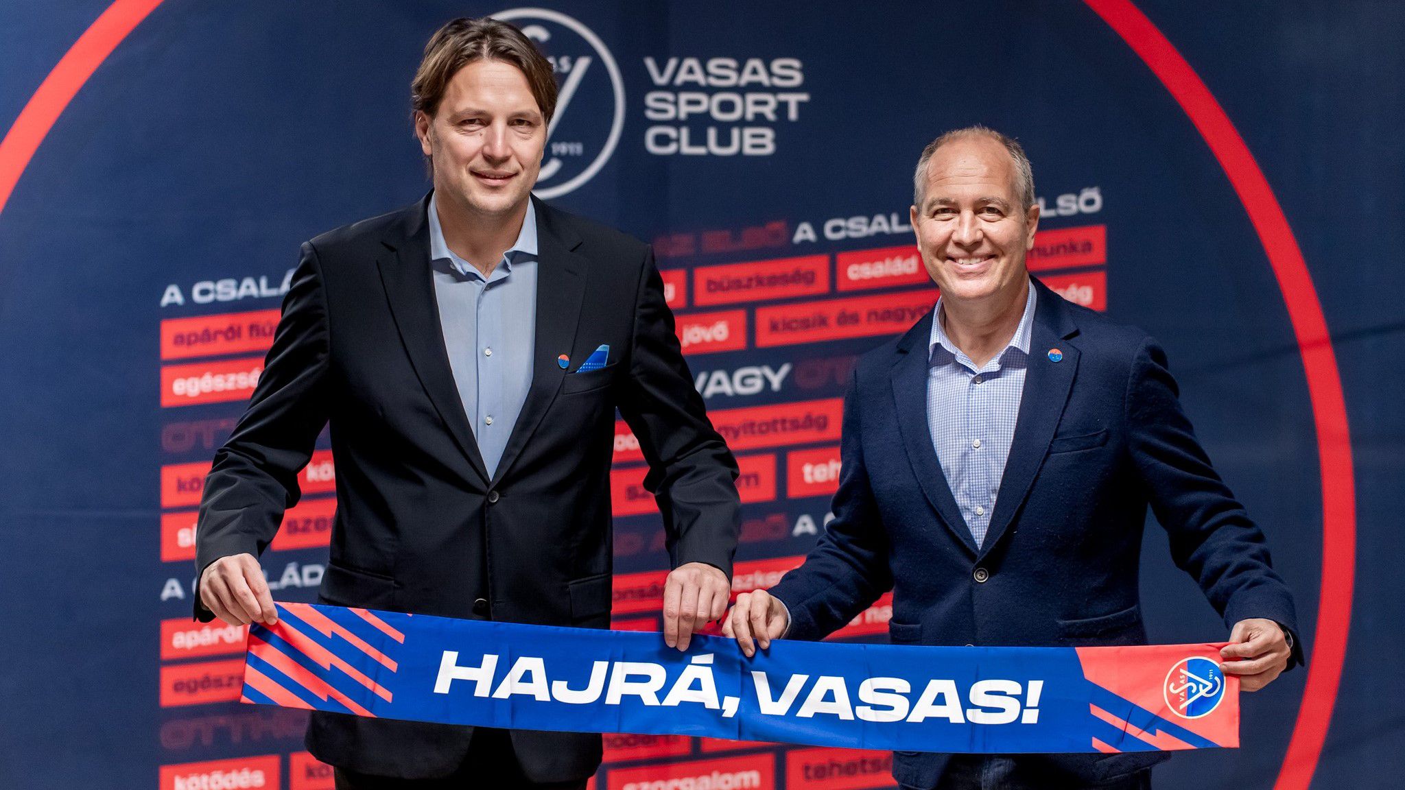 Szlobodan Nikics (balra) új szerződése 2026-ig szól a Vasasnál (Fotó: vasassc.hu)