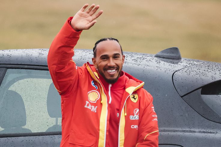 Kiderült, mennyit keresnek idén a Forma–1-es pilóták: Hamilton világbajnoki fizetésért ült át a Ferrariba