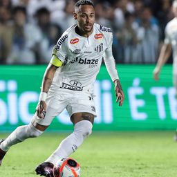 Neymar újra pályán, tökön rúgták a bemutatkozásán – videó