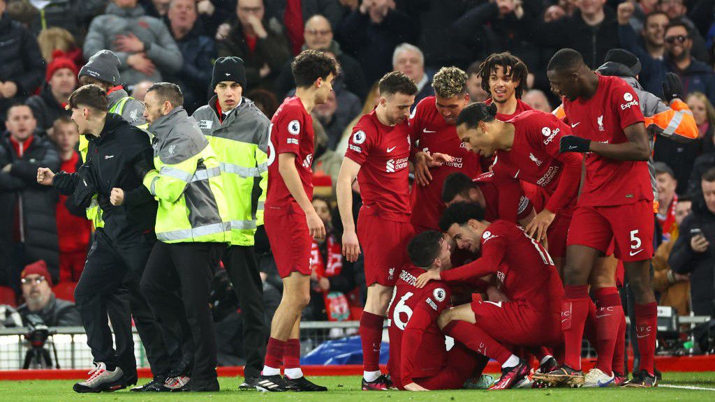 Örökre kitilthatják a Liverpool-játékosoknak ütköző szurkolót