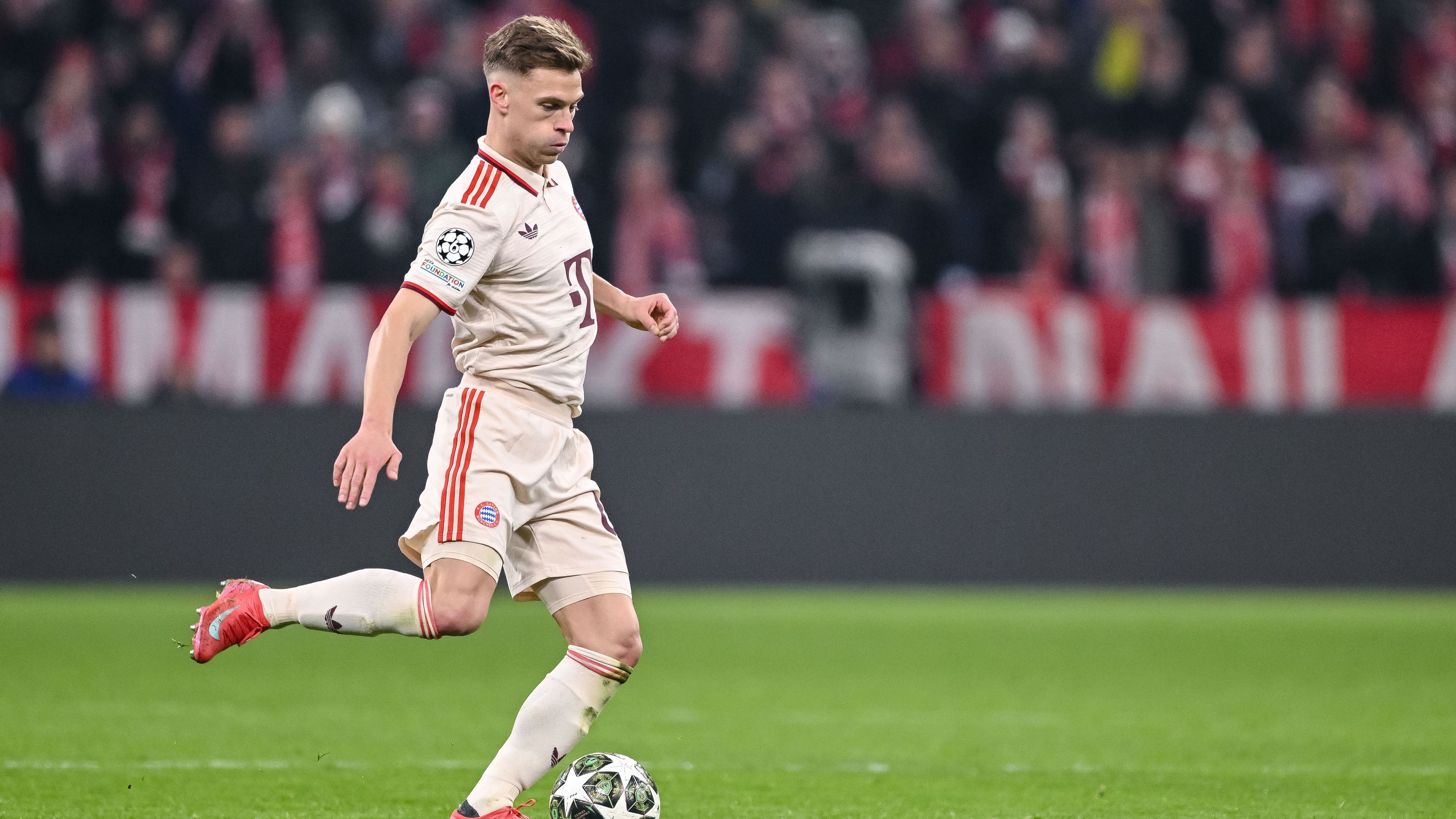 Joshua Kimmich maradhat a Bayern Münchennél