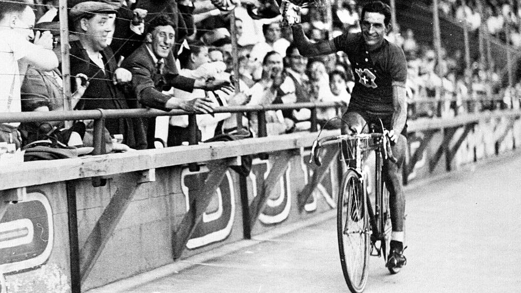 Még a franciák is ünnepelték, amikor 1938-ban megnyerte a Tour de France-ot