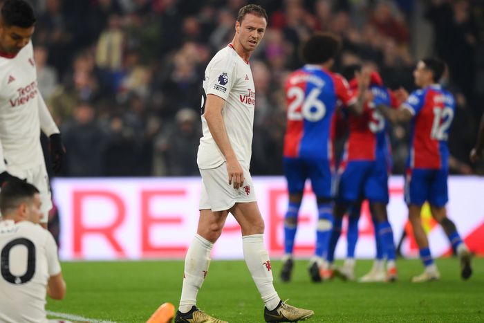 Sokatmondó kép: összetört manchesteri játékosok, miközben a Crystal Palace-nál újabb gólt ünnepelnek
