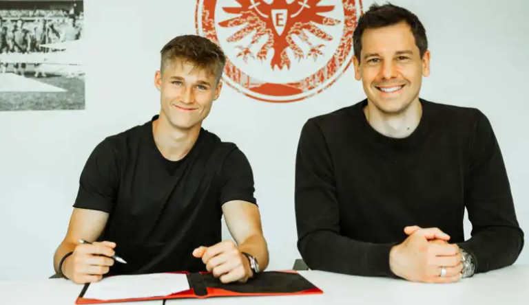 2026-ig szóló kontraktust kapott (Kép: Eintracht Frankfurt)