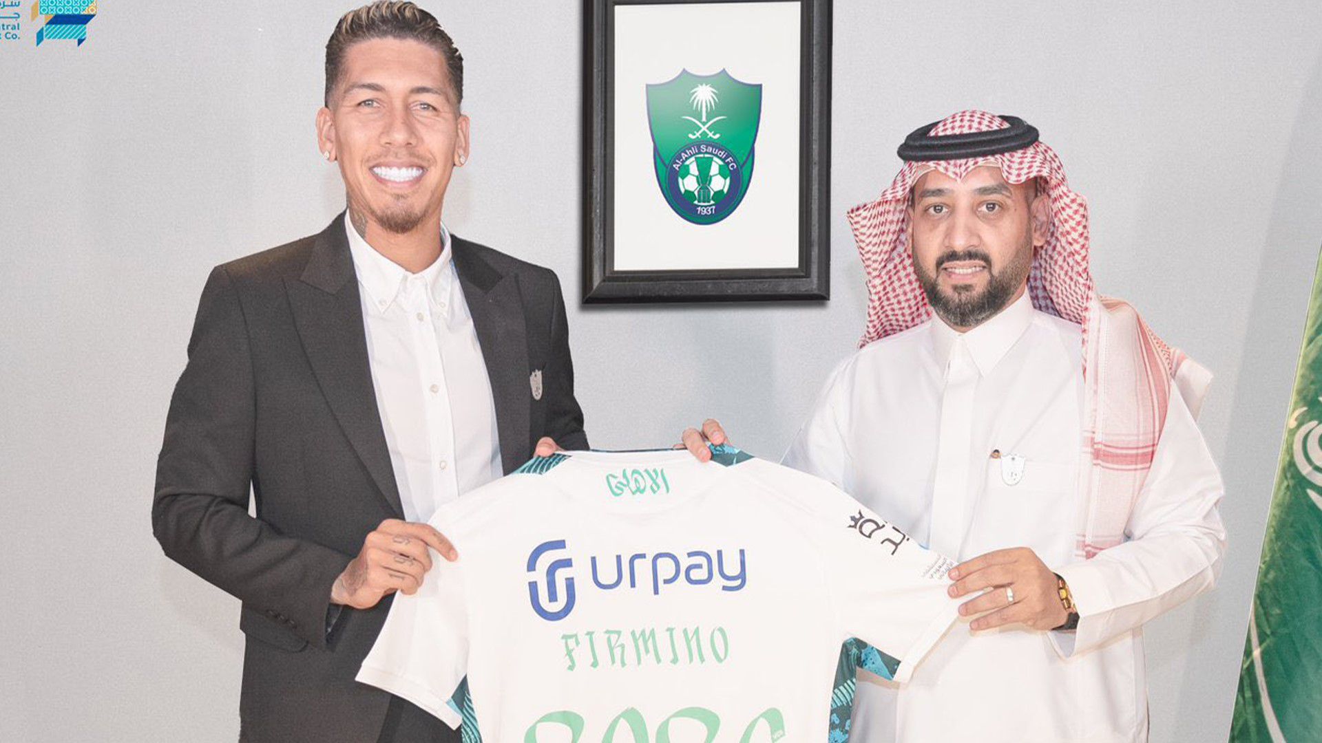 Roberto Firmino az al-Ahlihoz írt alá (Fotó: Twitter/Al-Ahli)