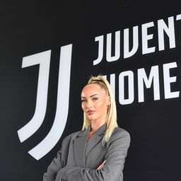 Együtt költözik kedvesével: szintén a Juventushoz igazolt a világ legszexibb focistanője