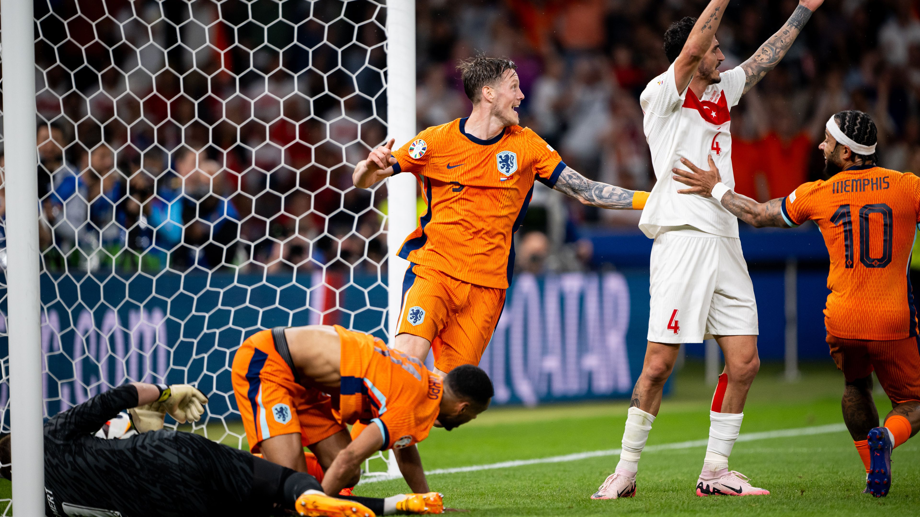 Hiába a török hősiesség, hat perc alatt fordított az Eb-elődöntőbe jutó Hollandia