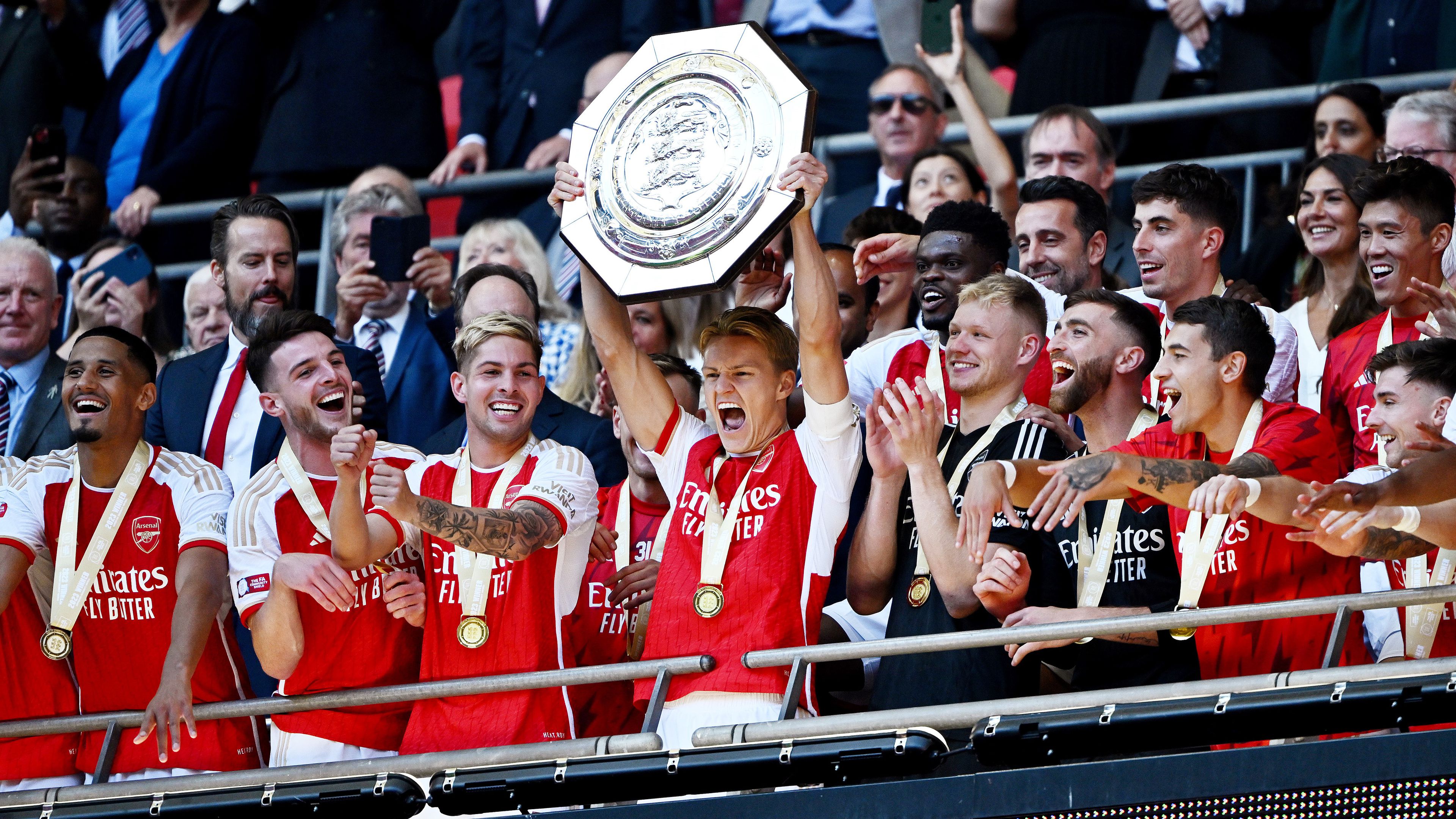 Indulhat az ünneplés, az Arsenal nyerte az angol Szuperkupát