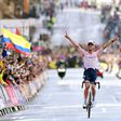 Van der Poel győzött az országúti férfi mezőnyversenyben, Dina nem fejezte be