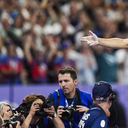 Látni kell, ahogy Duplantis a mémmé vált török sportlövőt utánozza a világcsúcs után!