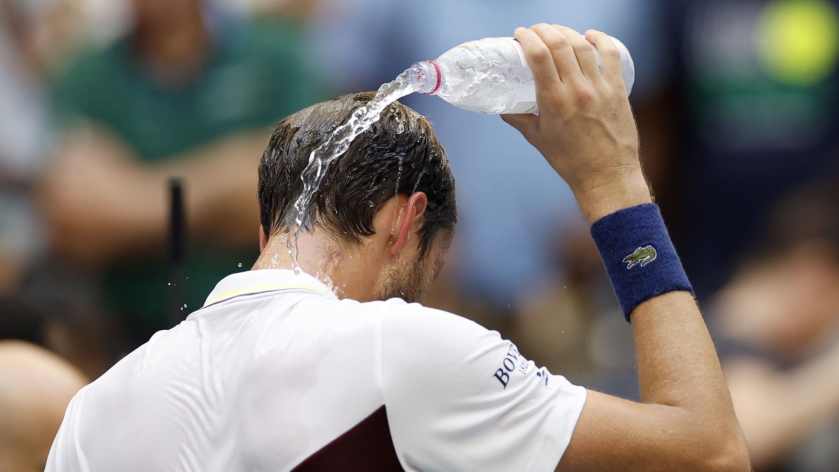 Óriási küzdelem a hőségben, Medvegyev elődöntős a US Openen