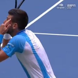Videó: Djokovics a saját szurkolójával veszett össze