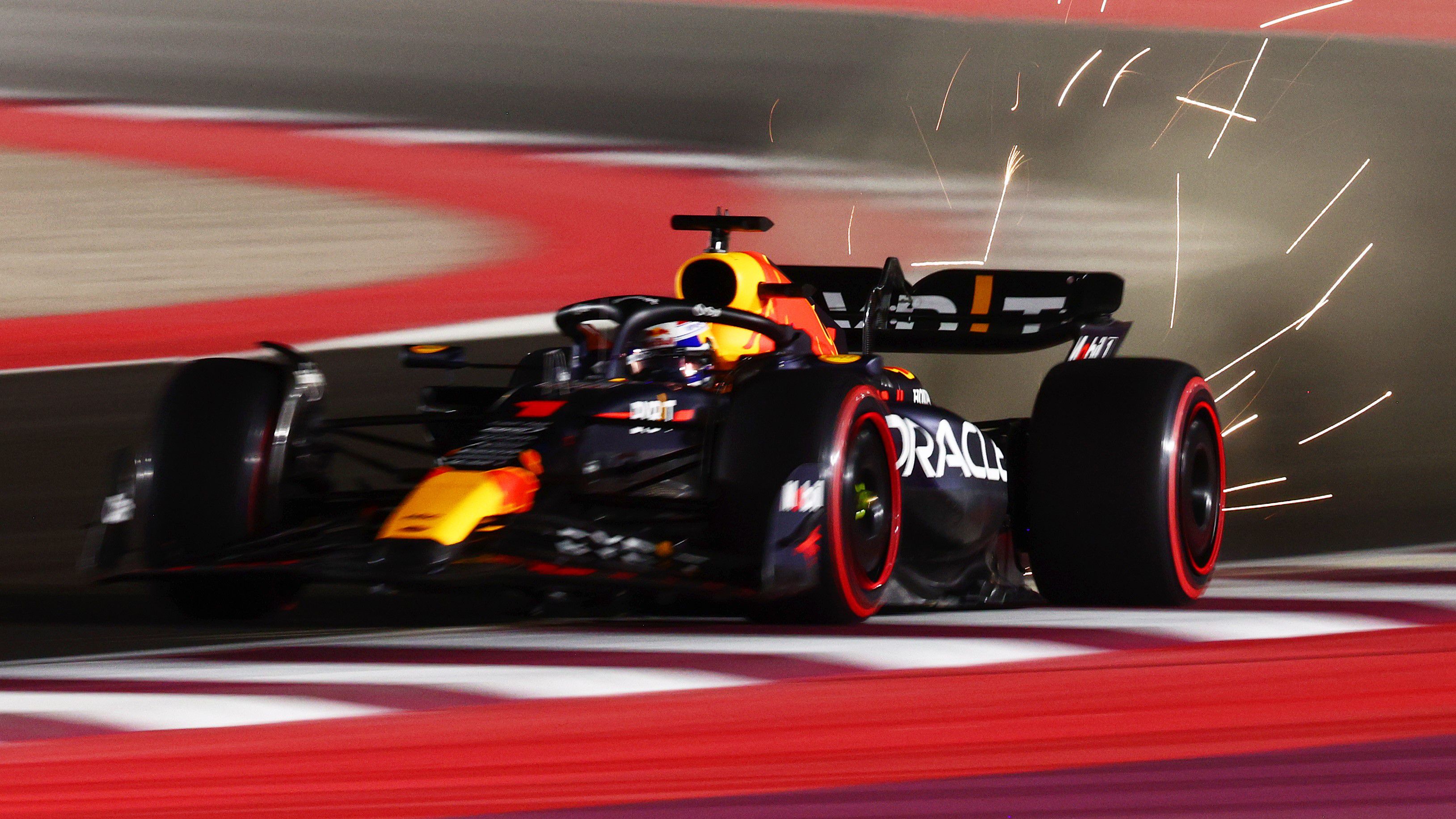 Max Verstappen nyerte a Katari Nagydíj időmérő edzését