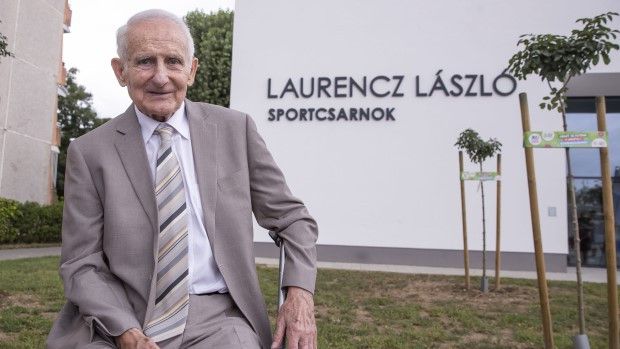 Laurencz László büszke rá, hogy róla nevezték el a csepeli sportcsarnokot / Fotó: MKSZ