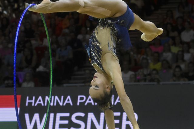 Wiesner karikával és szalaggal lett első (Fotó: MTI)