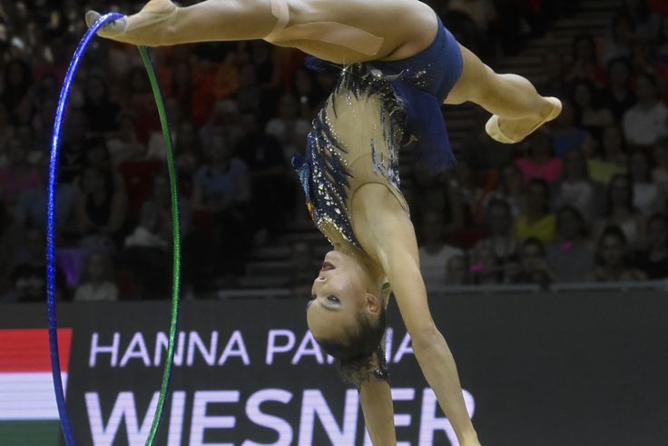 Wiesner karikával és szalaggal lett első (Fotó: MTI)