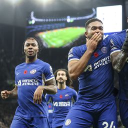 Piros lapok, elvett gólok, mesterhármas, VAR-parádé – őrületes derbit nyert meg a Chelsea