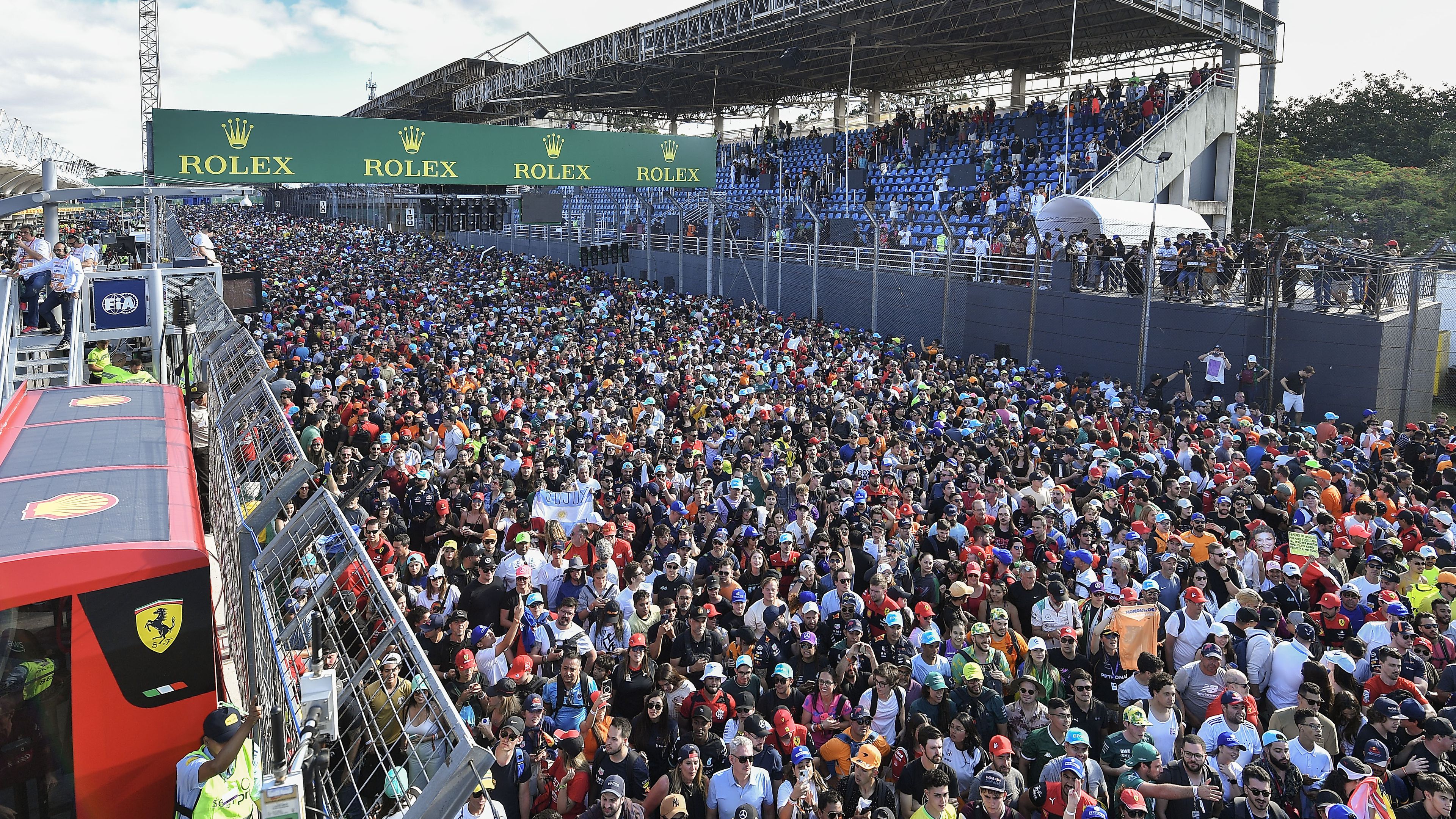 A Brazil Nagydíj hétvégéjén helyi rekordot jelentő 267 ezer néző látogatott ki az interlagosi versenypályára