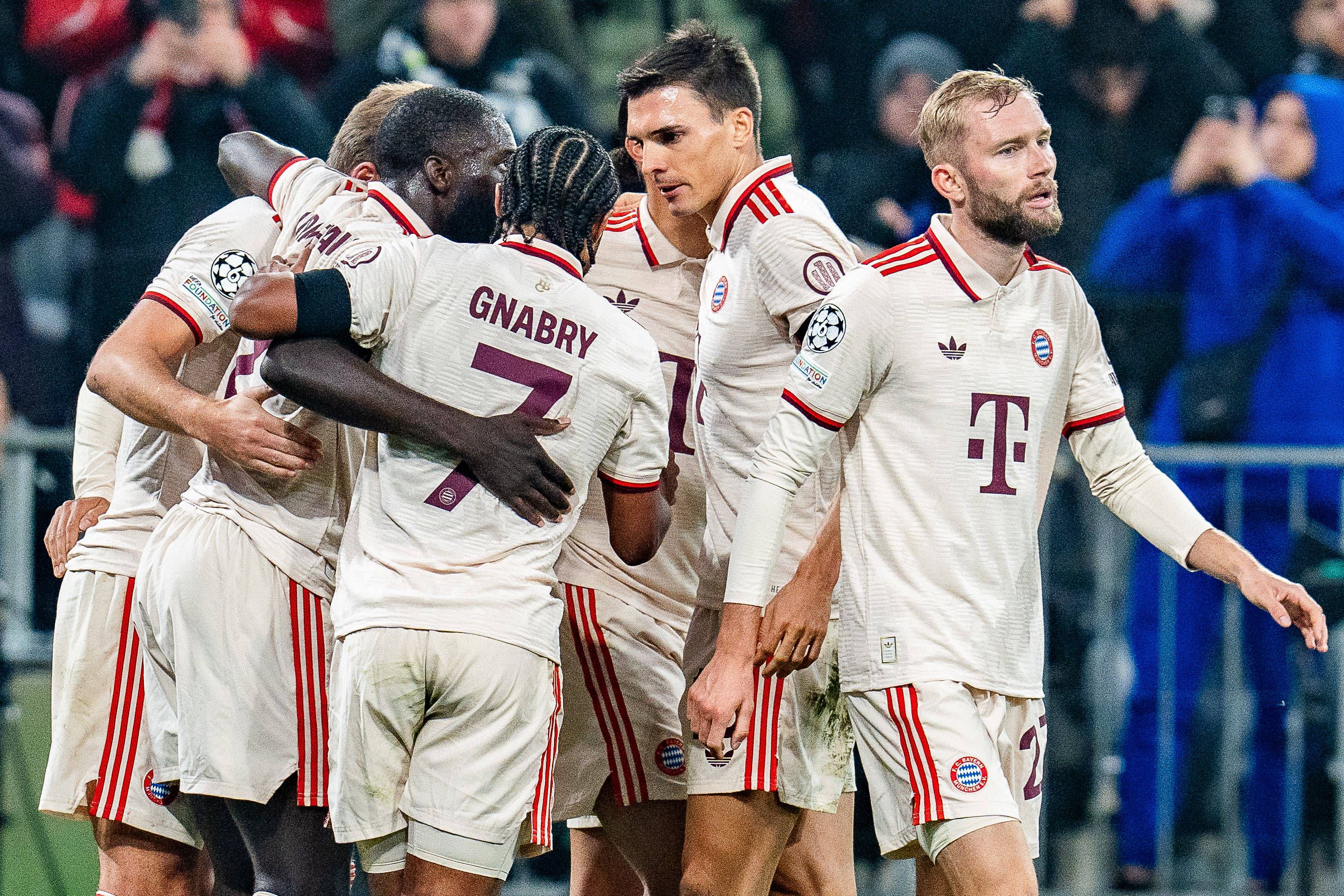 Leállt a szíve egy Bayern-szurkolónak, a győzelem ellenére csendbe burkolózott az Allianz Aréna