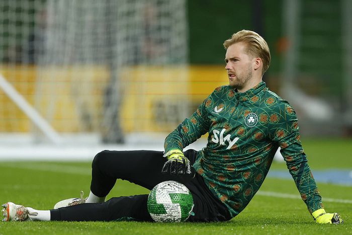 Alighanem Caoimhin Kelleher védi majd a kaput